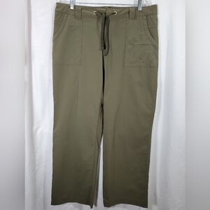 Magellan Outdoors Green Cargo Pants with Relaxed Fit and Full Length
